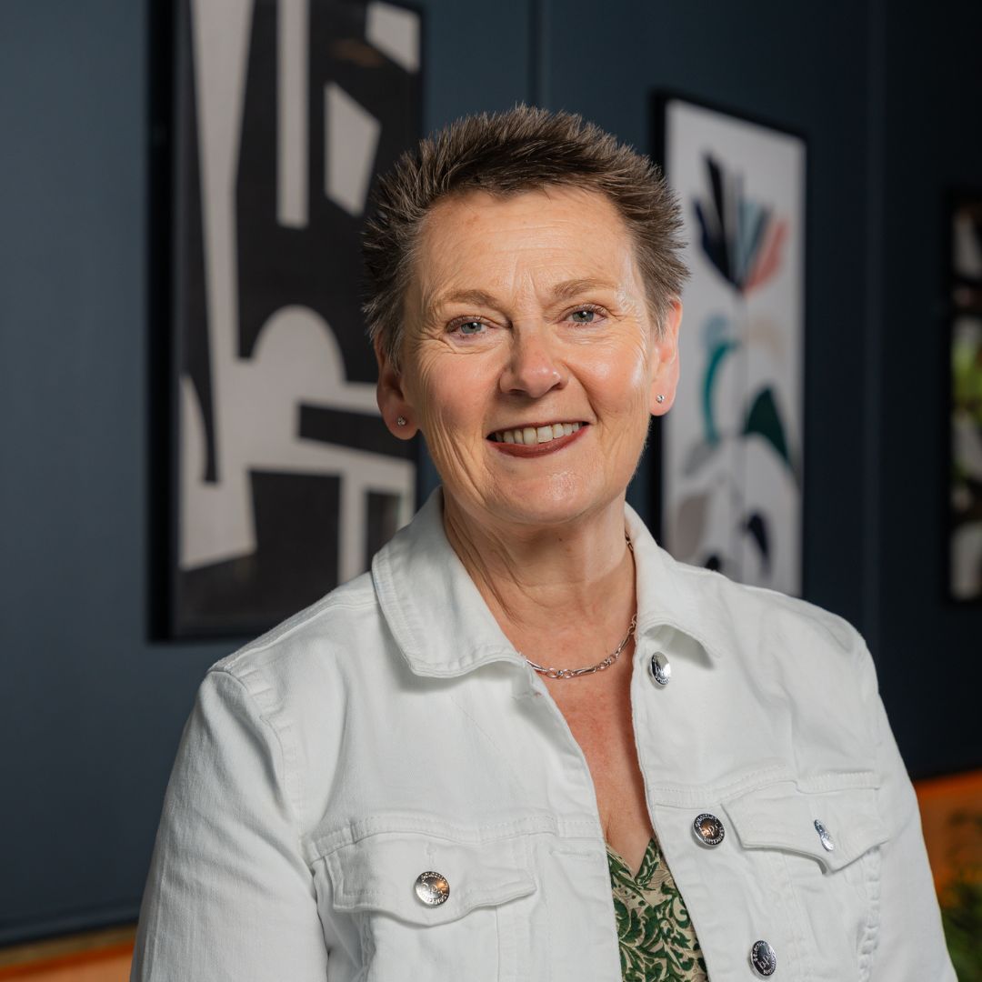  Joy Chambers